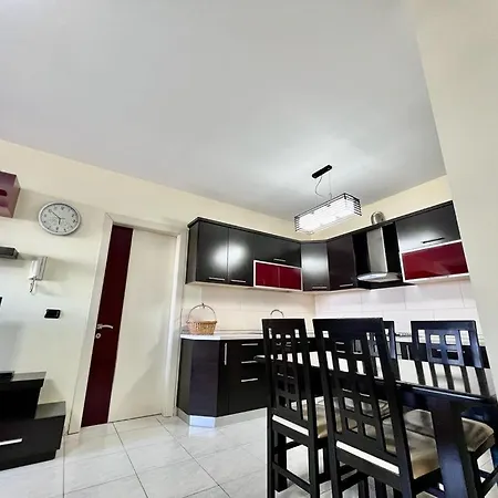 Cozy And Lovely In Center Apartamento Tirana